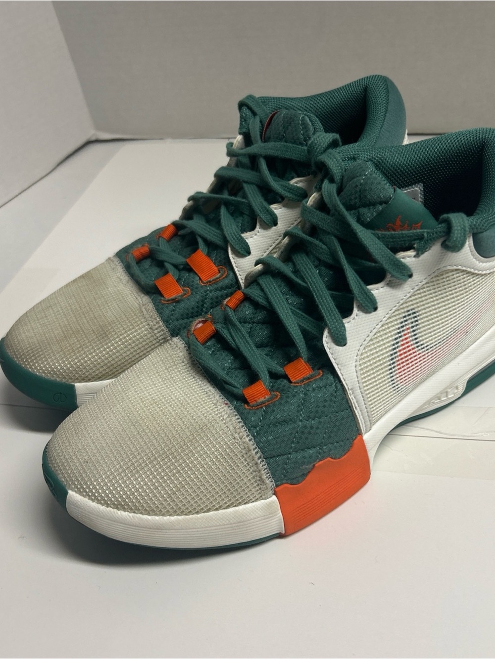 Nike LeBron Witness VIII "Sail Safety Orange" Mens Size 9.5